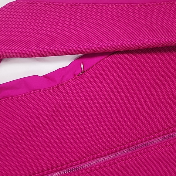 UNDER ARMOUR MAGENTA LIGHT JACKET SIZE XS - Picture 3 of 7